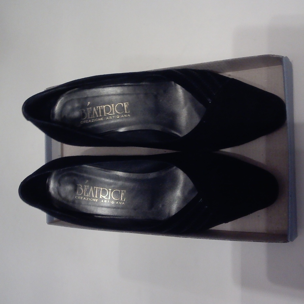 WOMEN'S BLACK SUEDE HEELED SHOES